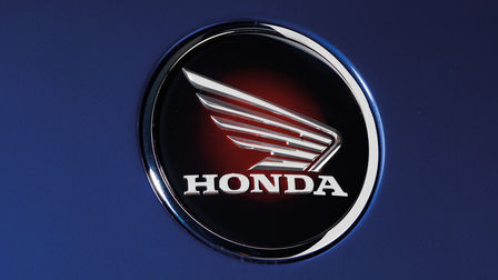 Logo motocyklov Honda s kr&iacute;dlom.