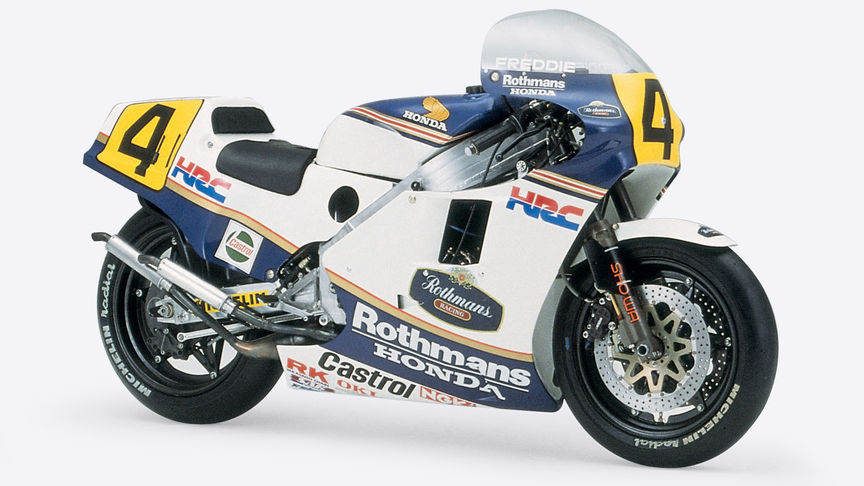 Bočn&yacute; pohľad na model Honda NSR500.