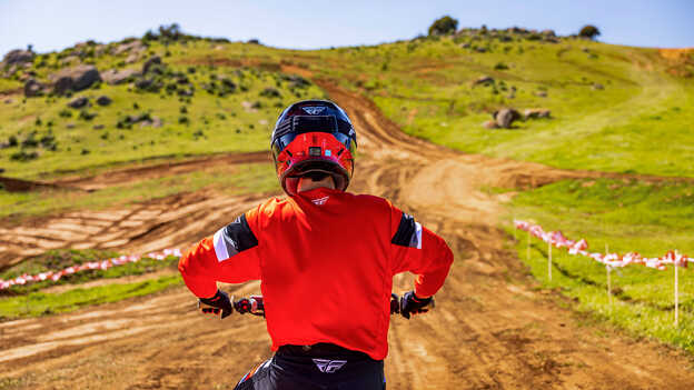 CRF250R – 3 úrovne riadenia kontroly rozjazdu a preklzávania kolies (HRC Launch Control)