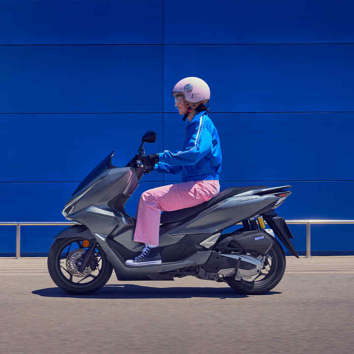 Predný trojštvrťový záber PCX125