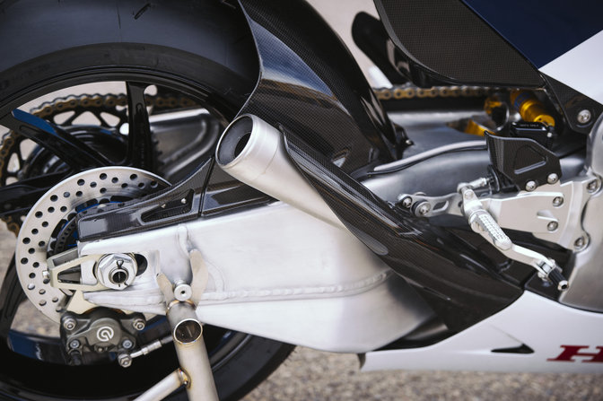 Detail zadn&eacute;ho kolesa motocykla RC213V-S