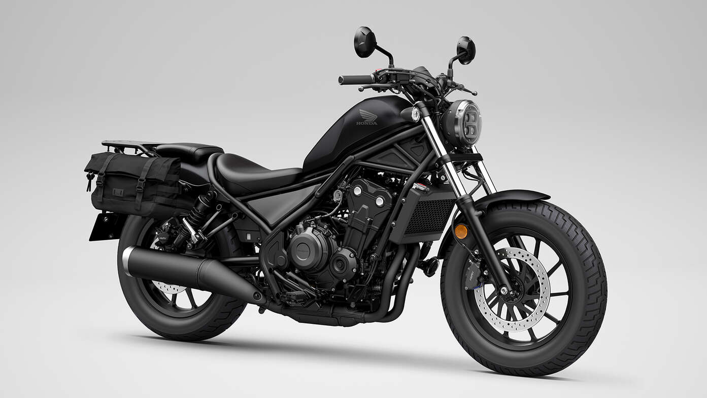 Honda CMX500 Rebel so sadou príslušenstva Travel Pack.