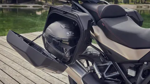 NT1100 Odkladací priestor v bočných kufroch